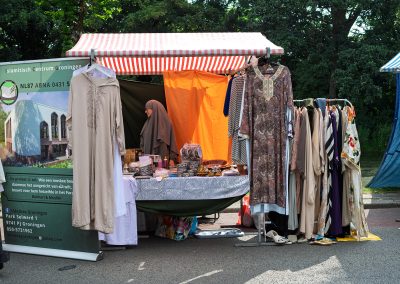 Sfeerbeeld van bezoekers op de Multiculturele Markt Paddepoel 2026.