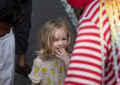 Kinderen doen mee aan activiteiten tijdens de Multiculturele Markt Paddepoel 2026.
