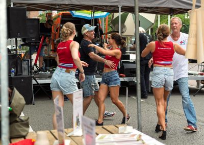 Optreden tijdens de Multiculturele Markt Paddepoel 2026.